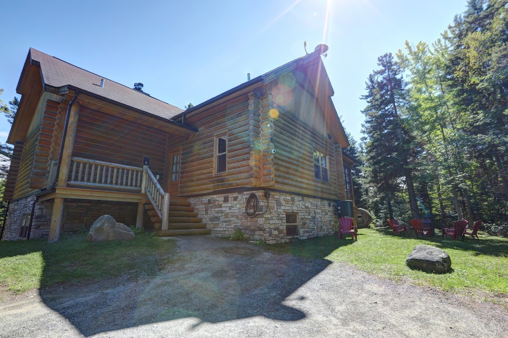 Chalet no. 30 by Fiddler Lake Resort (Cerf-Deer) | 12 Chem. du Cardinal, Mille-Isles, QC J0R 1A0, Canada | Phone: (438) 925-7727