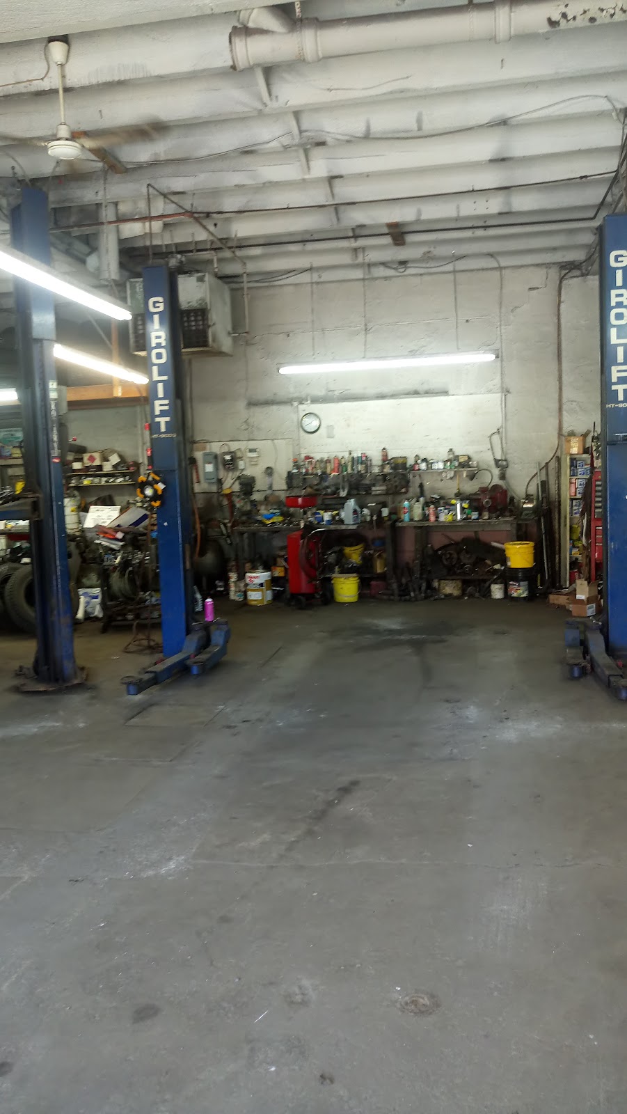 Garage Antoine | 2122 Rue Masson, Montréal, QC H2H 1A9, Canada | Phone: (514) 528-5257