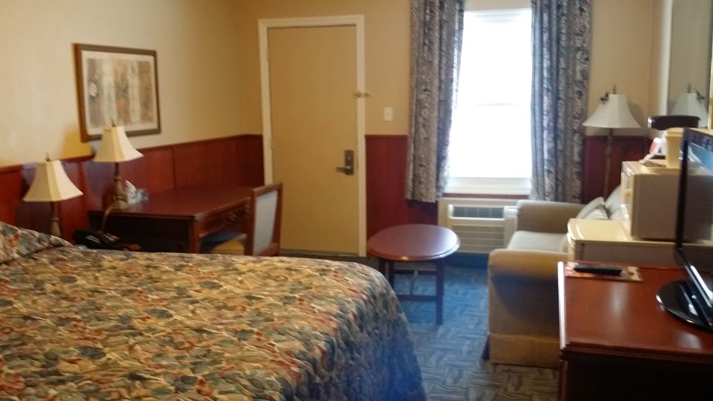 Sutton Park Inn | 1126 Sutton St, Kincardine, ON N2Z 2E2, Canada | Phone: (519) 396-3444