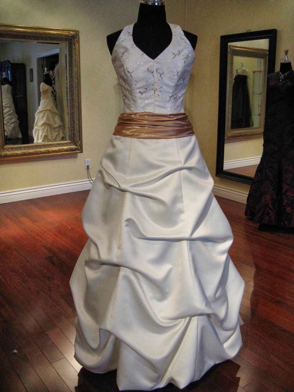 Lady of Fashion Bridal | 1788 168 St, Surrey, BC V3S 9X3, Canada | Phone: (604) 338-9932