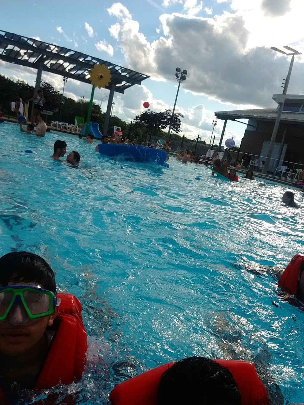 Erindale Outdoor Pool | 1244 Shamir Crescent, Mississauga, ON L5C 1L1, Canada | Phone: (905) 896-5503