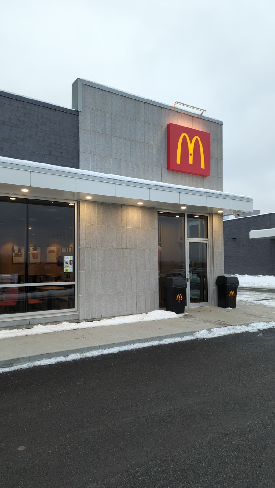 McDonalds | 3600 Bd de Monseigneur-Fortier Suite 200, Sherbrooke, QC J1L 0J6, Canada | Phone: (819) 481-0500