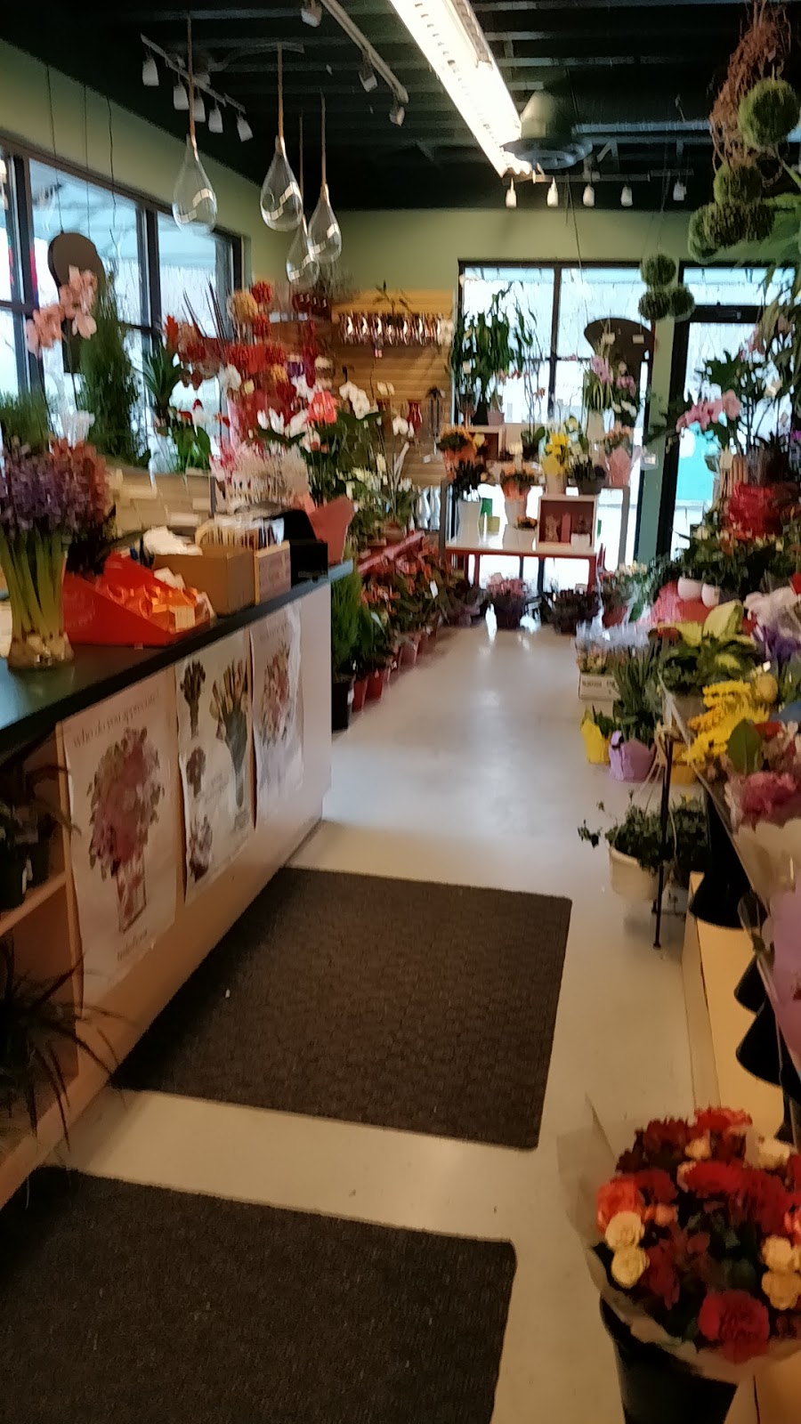 Touch of Flowers | 9951 Williams Rd #105, Richmond, BC V7A 1H3, Canada | Phone: (604) 370-4588