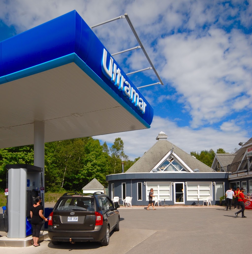 Esso | 6 Chemins Des, Chemin des Lilas, Sainte-Anne-des-Lacs, QC J0R 1B0, Canada | Phone: (514) 224-7591