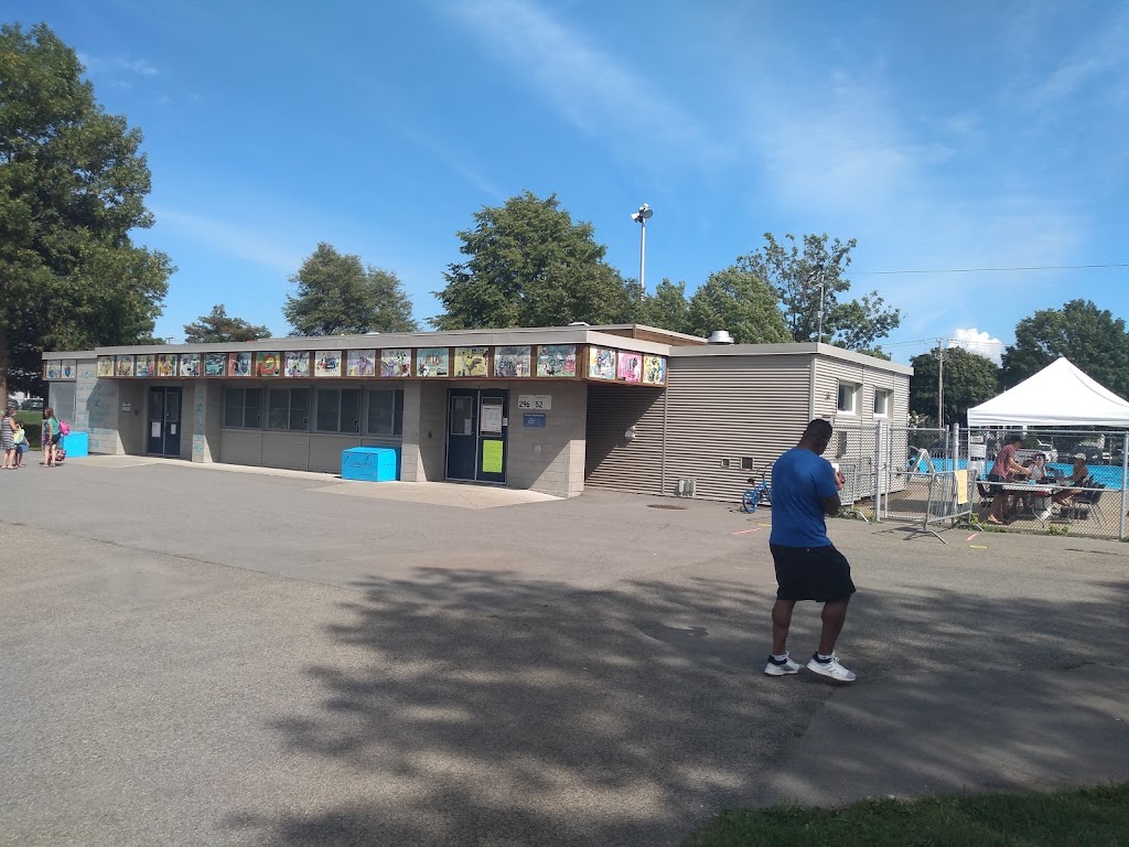 Piscine Montée Du Moulin | Laval, QC H7A 2A2, Canada | Phone: (450) 666-7772