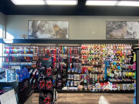 Pet Valu | 900 Shantz Drive, Didsbury, AB T0M 0W0, Canada | Phone: (403) 559-3031