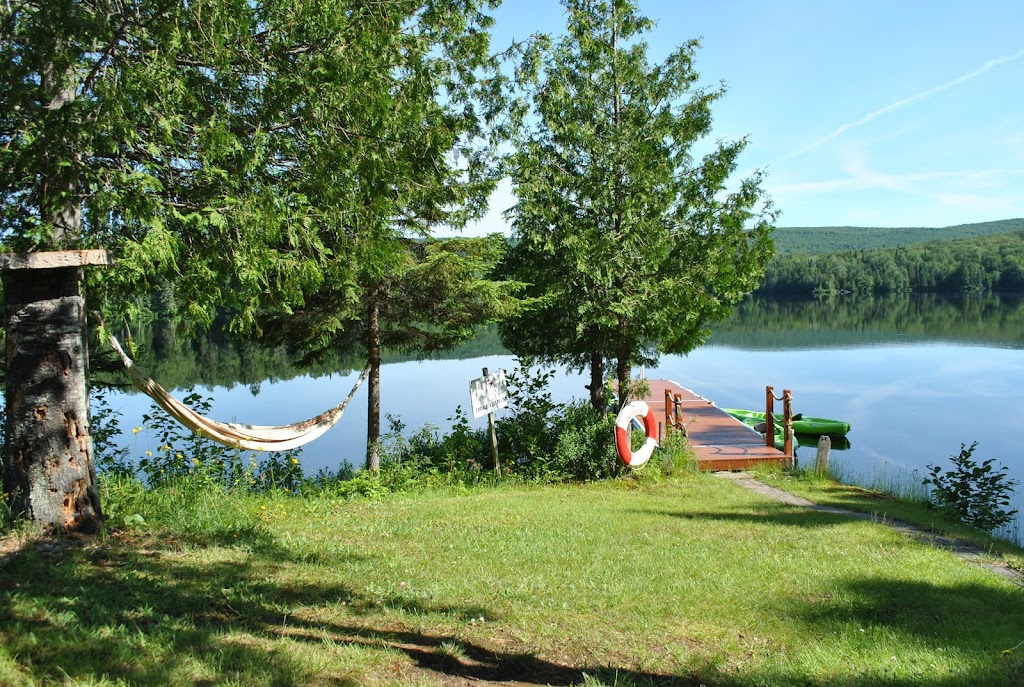 Chalets Ours Bleu | 19 Chem. de la Presquîle, Lac-Saguay, QC J0W 1L0, Canada | Phone: (819) 425-1730