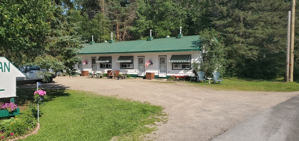 Bostonian Motel | 1164 Dark Lake Rd, Wilberforce, ON K0L 3C0, Canada | Phone: (705) 448-2185