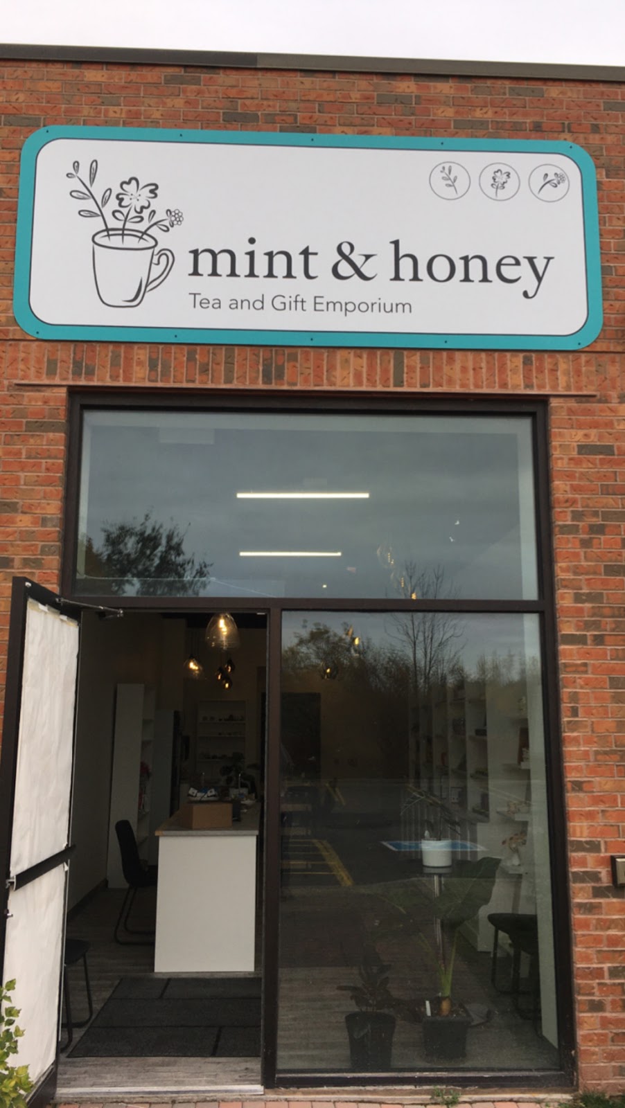 Mint & Honey Tea and Gift Emporium | 150 Katimavik Rd Unit 120, Kanata, ON K2L 2N2, Canada | Phone: (613) 435-1935