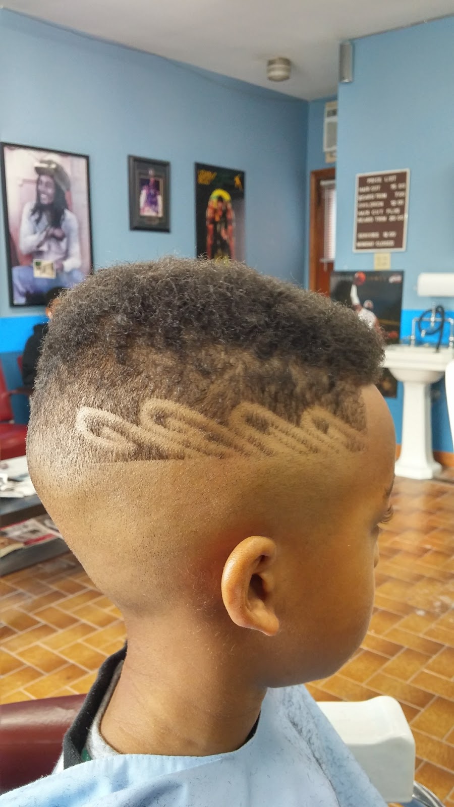 Fresh Cuts Barber Shop | 2167 King St E, Hamilton, ON L8K 1W7, Canada | Phone: (905) 549-5087