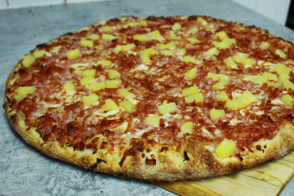 Bulls Eye Pizza Amherstburg | 139 Sandwich St S, Amherstburg, ON N9V 1Z9, Canada | Phone: (519) 736-1221