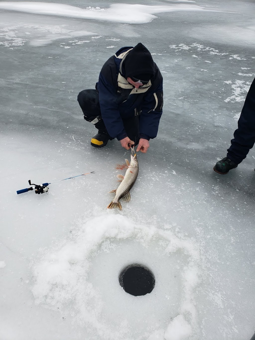 Chilly Willys Ice Fishing Adventures | 22 Sandy Bay Rd, Callander, ON P0H 1H0, Canada | Phone: (705) 477-3076