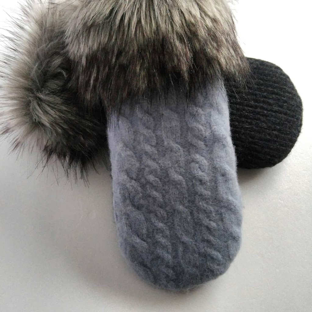 Cozy Mitts by Lorraine | 9910 Morning Glory Rd, Pefferlaw, ON L0E 1N0, Canada | Phone: (416) 708-4247