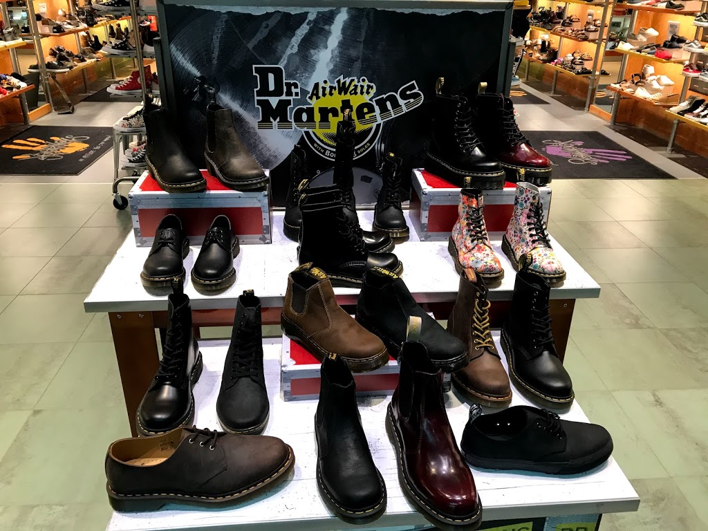 Journeys | Yorkdale Shopping Centre, 3401 Dufferin St, North York, ON M6A 2T9, Canada | Phone: (416) 782-3003