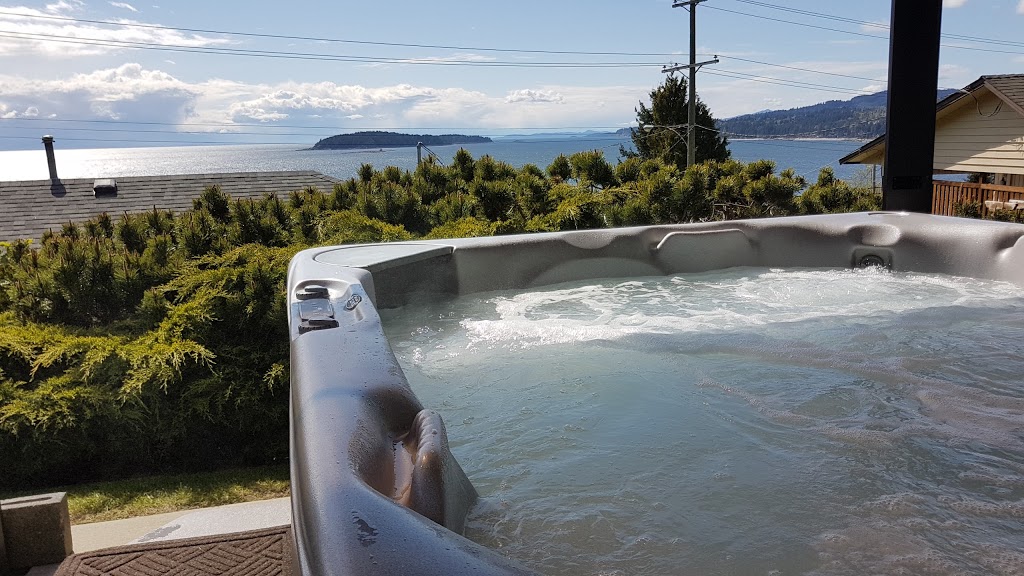 Blue Waters Cottage | 5222 Sunshine Coast Hwy, Sechelt, BC V0N 3A2, Canada | Phone: (604) 865-0035