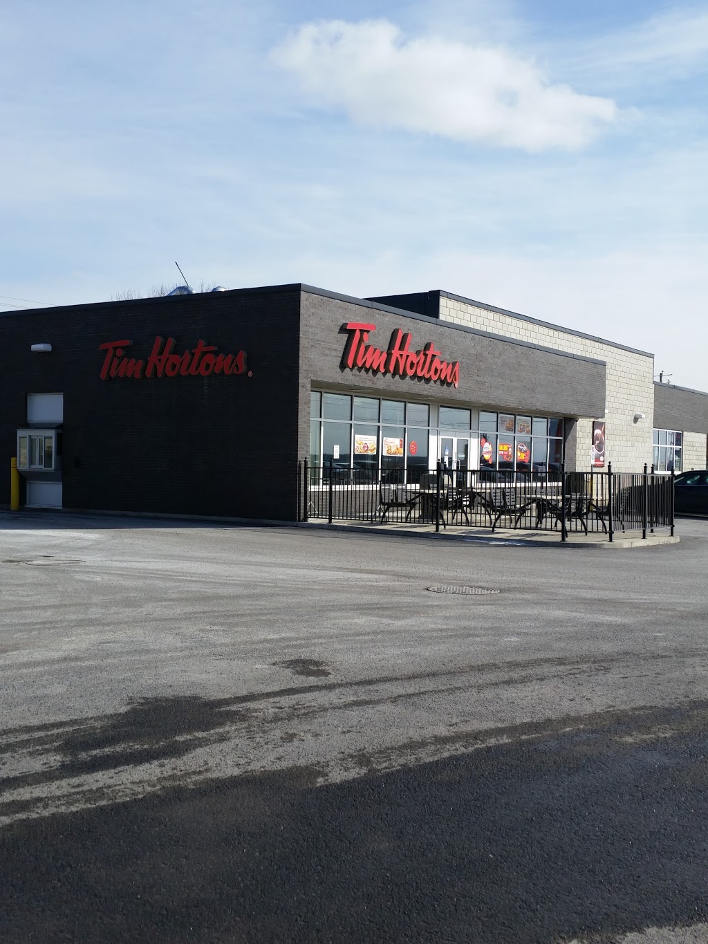 Tim Hortons | 415 Rue de Carillon, Saint-Jean-sur-Richelieu, QC J3B 4C1, Canada | Phone: (450) 346-2929