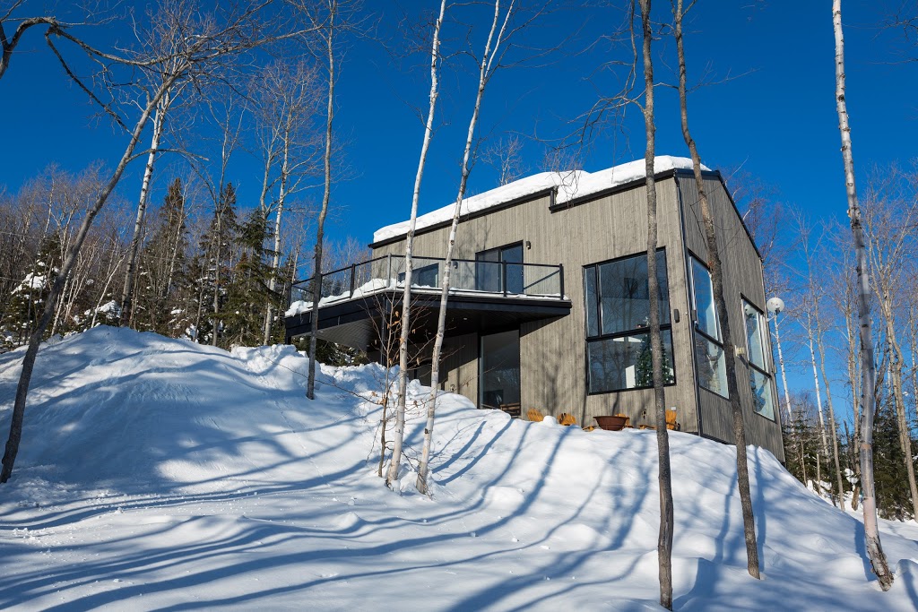 Chalet Equinox | 17 Chemin Gabrielle Roy, Petite-Rivière-Saint-François, QC G0A 2L0, Canada | Phone: (833) 354-6659