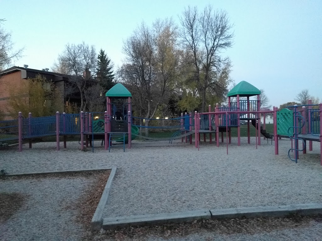 Paddington Park | Winnipeg, MB R2N 1N3, Canada