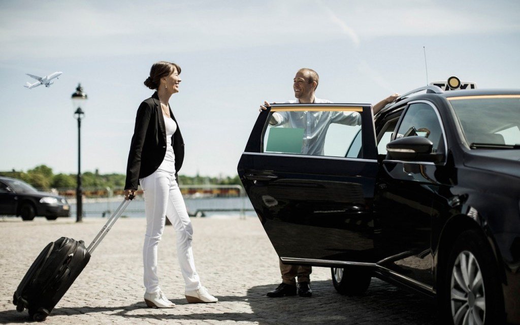 Lux Airport Limo Toronto | 21 Nutwood Way, Brampton, ON L6R 0X7, Canada | Phone: (647) 280-2553