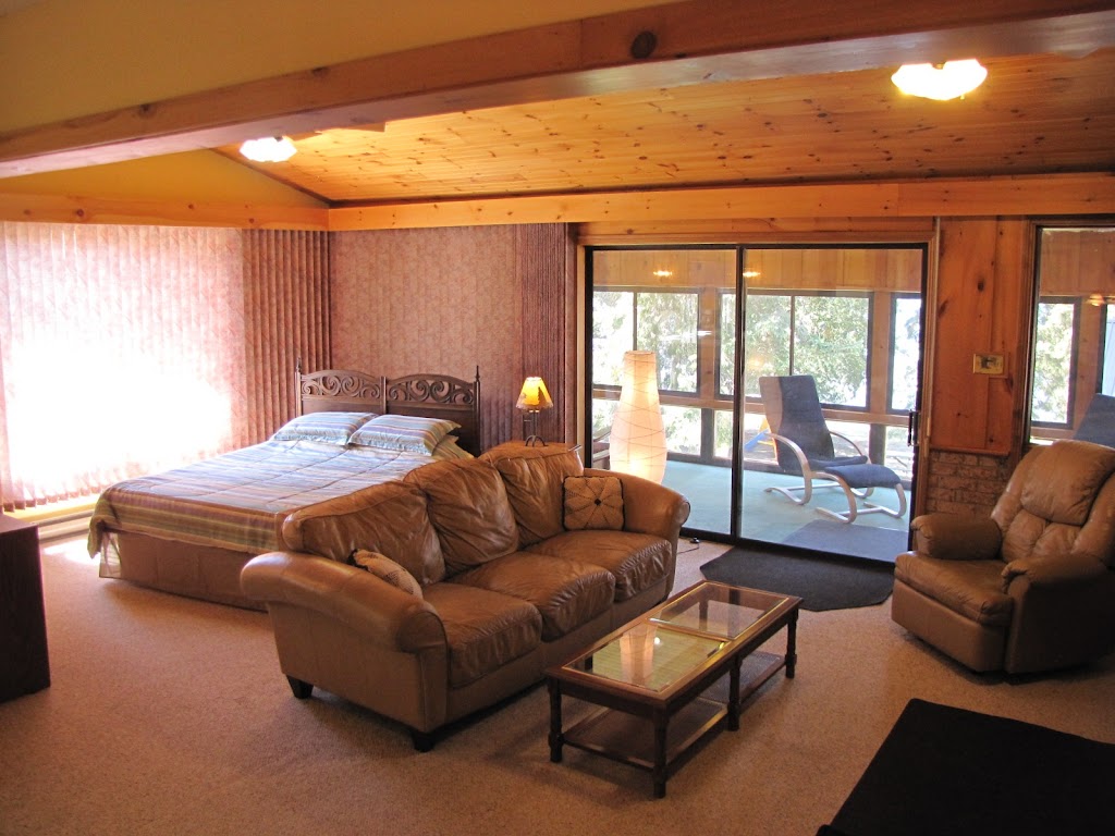Sand Lake Cottages & Inn | Hwy 518, Kearney, ON P0A 1M0, Canada | Phone: (705) 636-5047