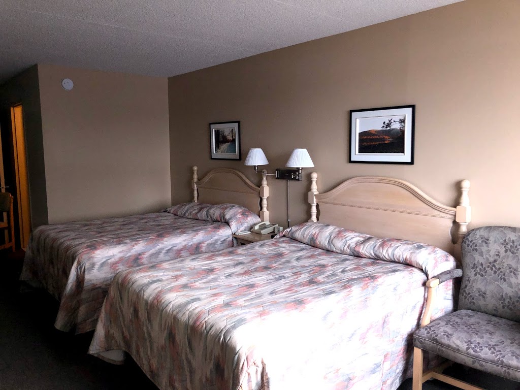 Hotel Transit | 30 Rue Brunet, Mont-Saint-Hilaire, QC J3G 4S6, Canada | Phone: (800) 467-2880