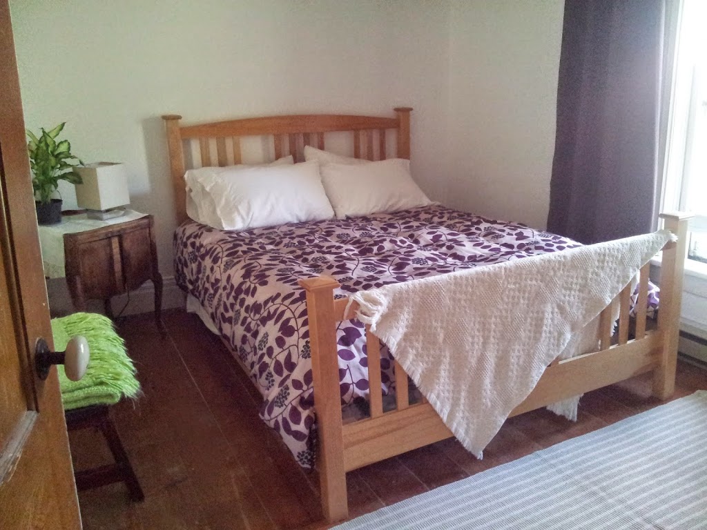 Lauras Bed & Breakfast | 2904 Cloggs Rd, Westbrook, ON K7P 2Z1, Canada | Phone: (800) 613-1507