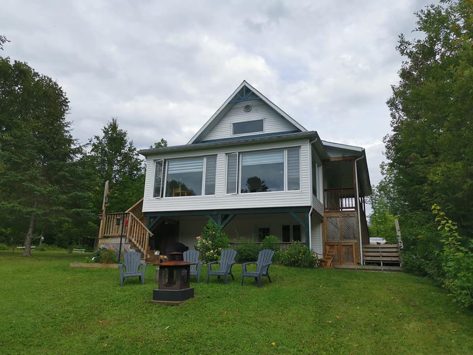 Chalet Petit Castor | 205 Chem. du Petit Lac du Castor, Hérouxville, QC G0X 1J0, Canada | Phone: (514) 991-5562