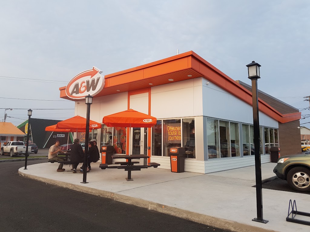 A&W Canada | 348 Bd Marcotte, Roberval, QC G8H 1Z6, Canada | Phone: (418) 765-2005