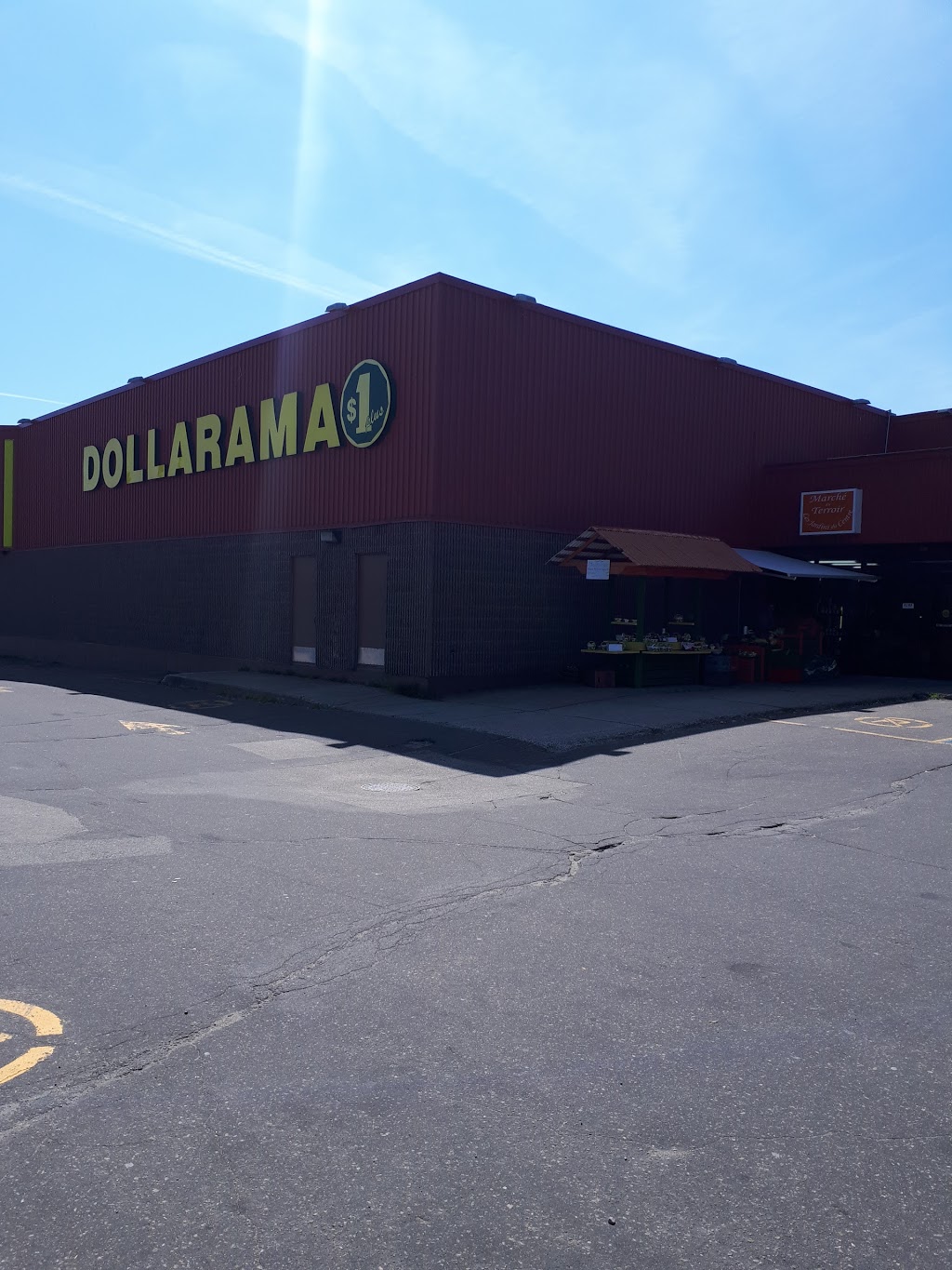 Dollarama | 2 Ch de LEquerre Centre Commercial Le Village, Baie-Saint-Paul, QC G3Z 2Y5, Canada | Phone: (418) 240-3125