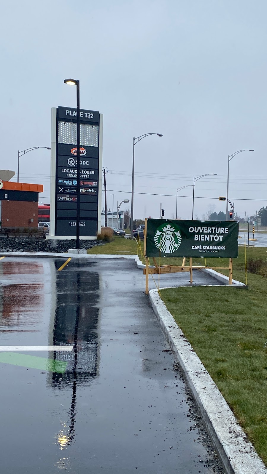 Starbucks | 1625 QC-132, Varennes, QC J3X 1P7, Canada | Phone: (438) 978-4169