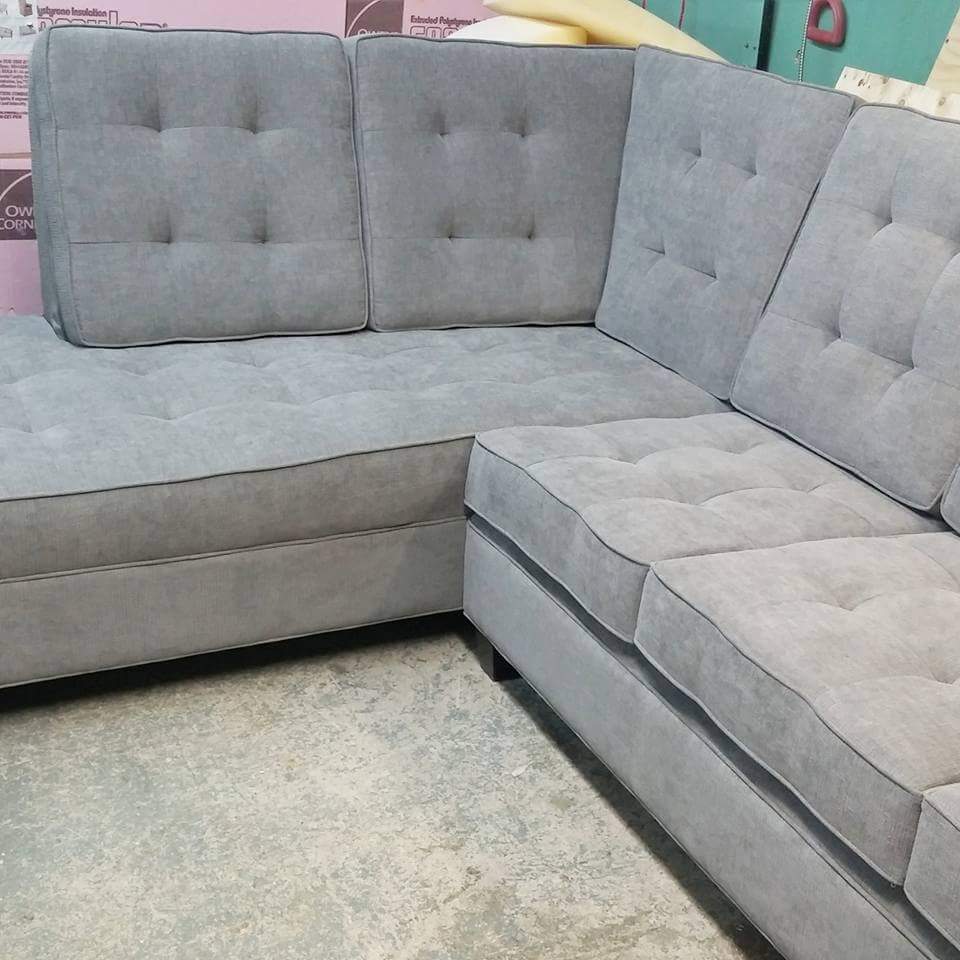 Queens Fine Upholstery | 3332 Turnstone Crescent, Mississauga, ON L5L 5K9, Canada | Phone: (905) 795-0010