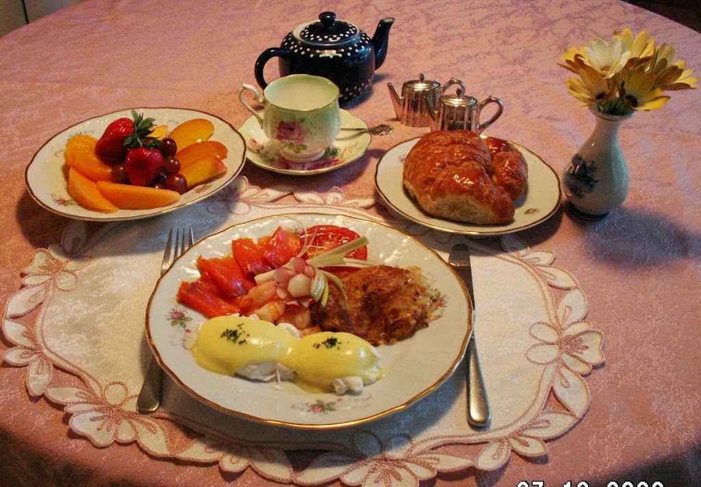 Tea Cozy Bed & Breakfast | 923 View Rd, Qualicum Beach, BC V9K 1N3, Canada | Phone: (250) 752-0819