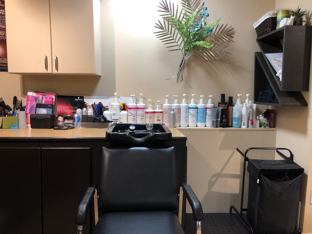 Les Ciseaux de Sophie Coiffure Boucherville | 570 Rue Jacques-Cartier, Boucherville, QC J4B 6J5, Canada | Phone: (438) 492-5700