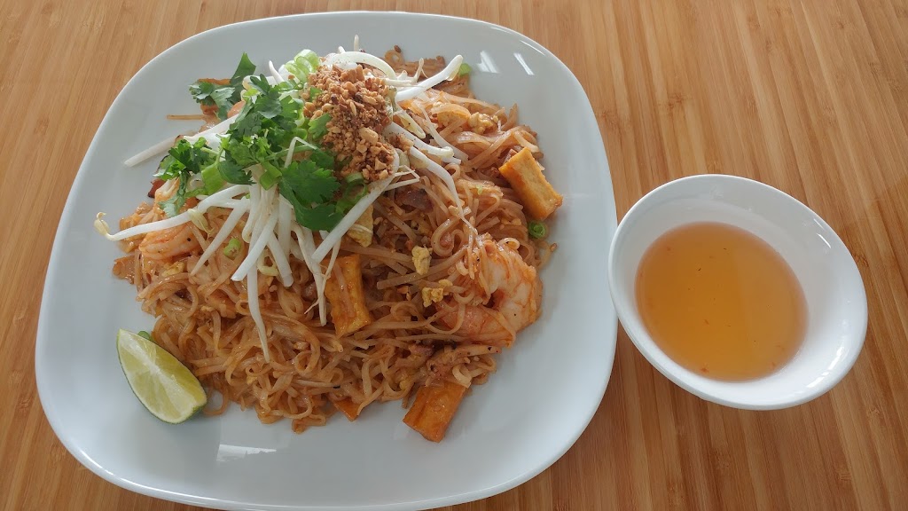 Station Pho | 327 Boulevard Saint-Martin O, Laval, QC H7M 1Y7, Canada | Phone: (450) 901-0399