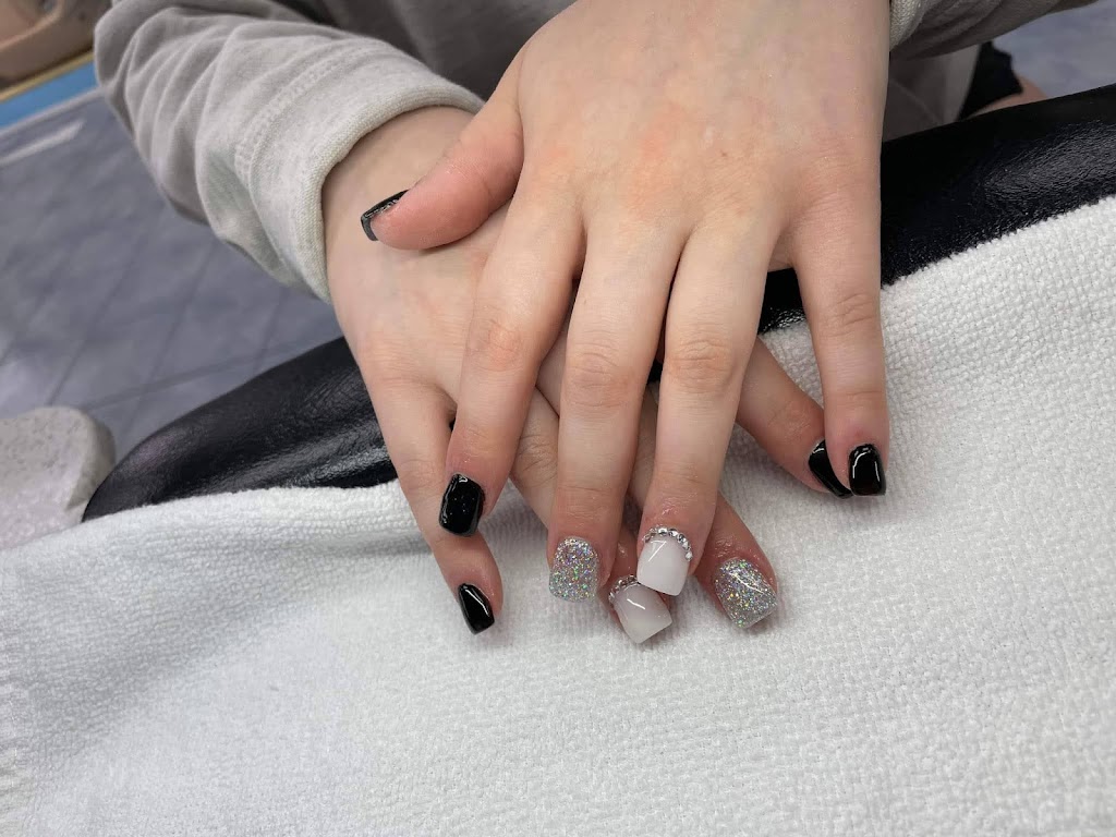 Les Nail Salon | 425 13 St N, Lethbridge, AB T1H 2S3, Canada | Phone: (403) 327-5785