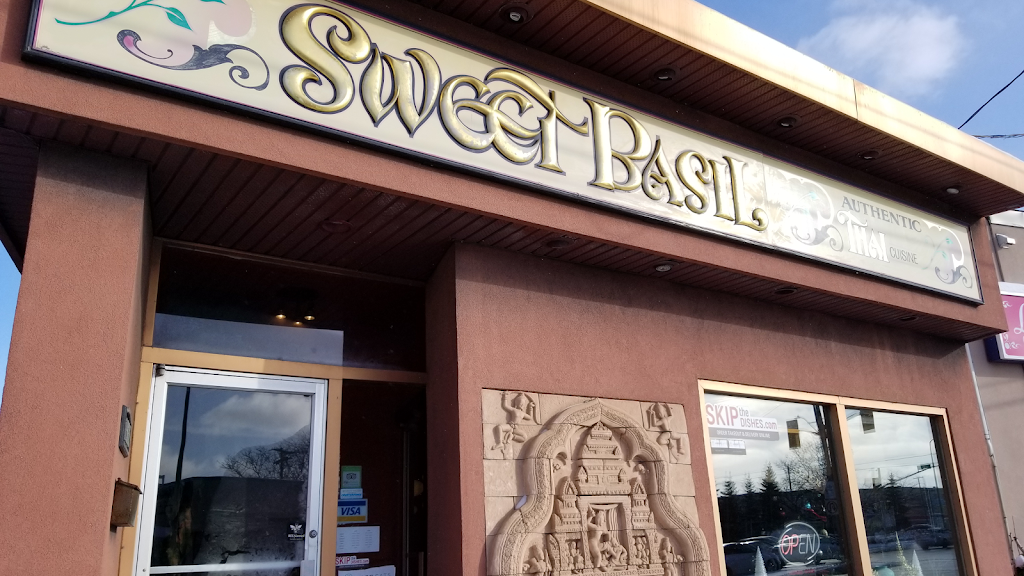 Sweet Basil Restaurant | 1585 Bank St, Ottawa, ON K1H 7Z3, Canada | Phone: (613) 731-8424