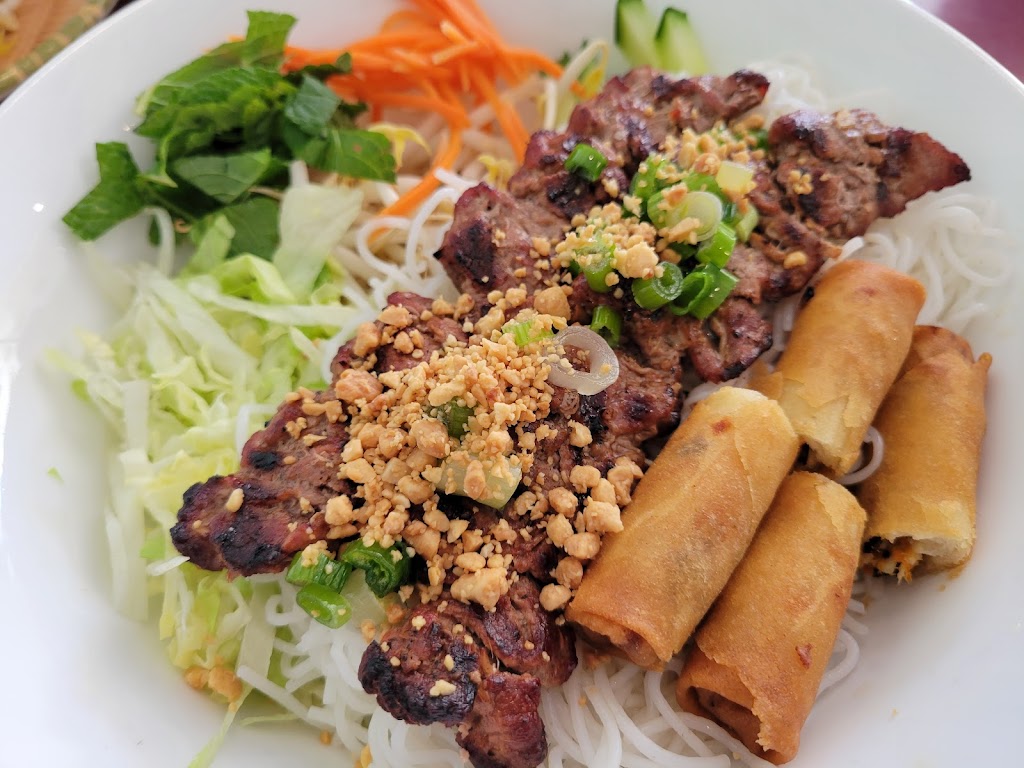 Phở Vietnam | 1187 St. Laurent Blvd, Ottawa, ON K1K 3B7, Canada | Phone: (613) 744-5618