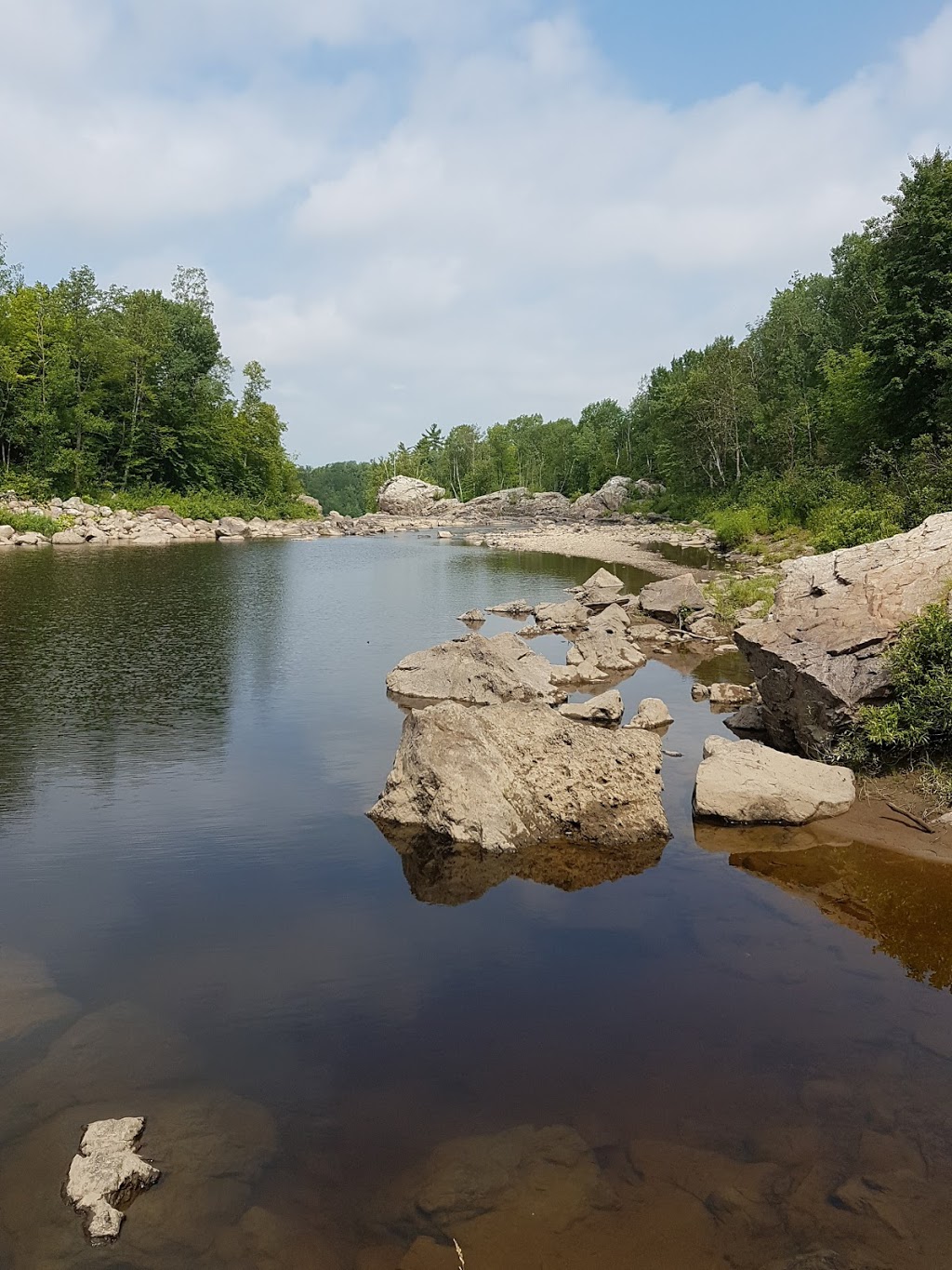 Les Sentiers de la Chute du Rocher Blanc | 167-175 Route du Pouvoir, Saint-Raphaël, QC G0R 4C0, Canada | Phone: (418) 243-2853