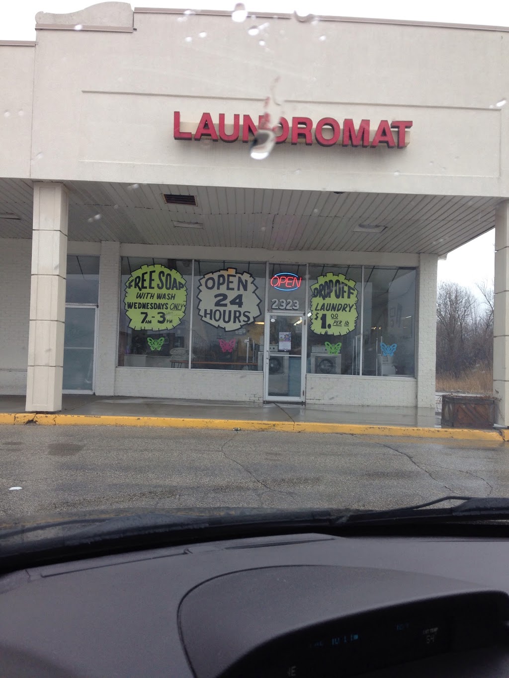 Village Clean Laundromat | 2323 Gratiot Blvd, Marysville, MI 48040, USA | Phone: (810) 364-8822