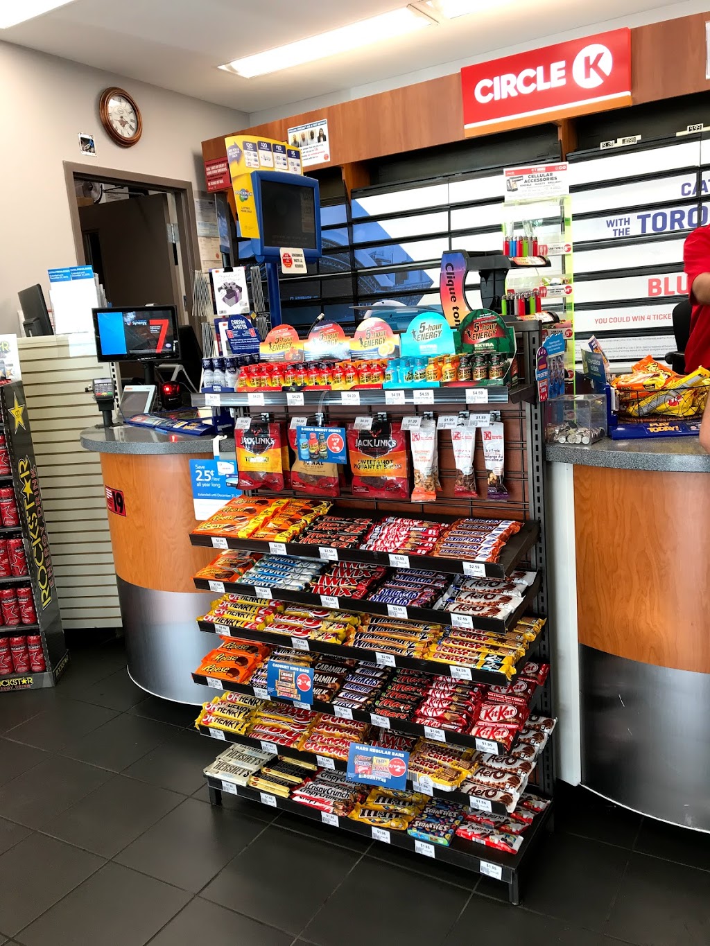 Circle K | 2370 Lawrence Ave E, Scarborough, ON M1P 2R5, Canada | Phone: (416) 751-2541