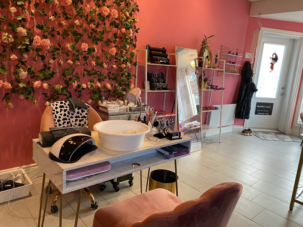 Salon Mystika Luna | 4763 Bd Sainte-Rose, Laval, QC H7R 4A6, Canada | Phone: (450) 806-7365