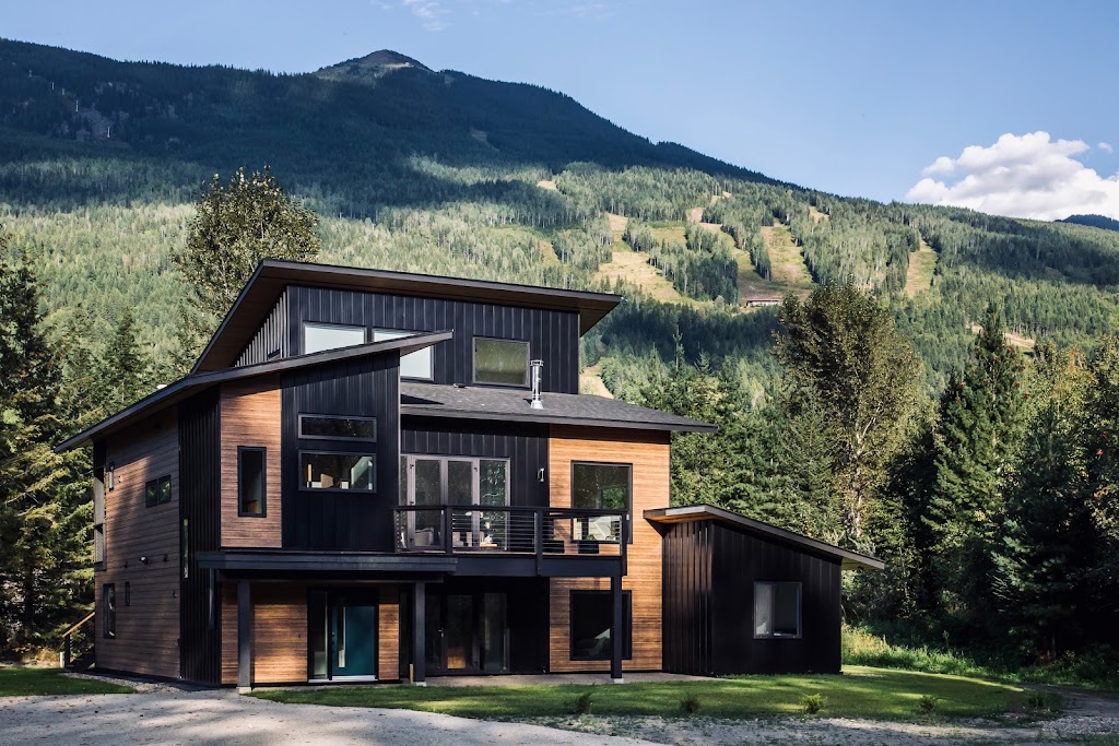 Arrows Edge Lodge | 3108 Airport Way, Revelstoke, BC V0E 2S3, Canada | Phone: (778) 252-8433