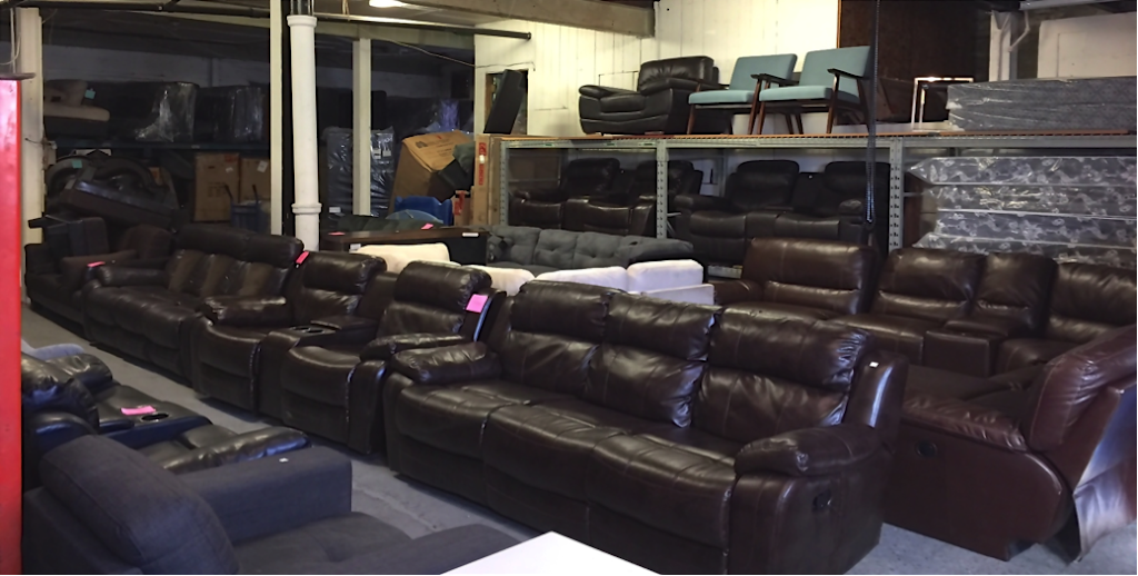 Barton Furniture Liquidation | 581 Barton St E, Hamilton, ON L8L 2Z4, Canada | Phone: (905) 526-9566