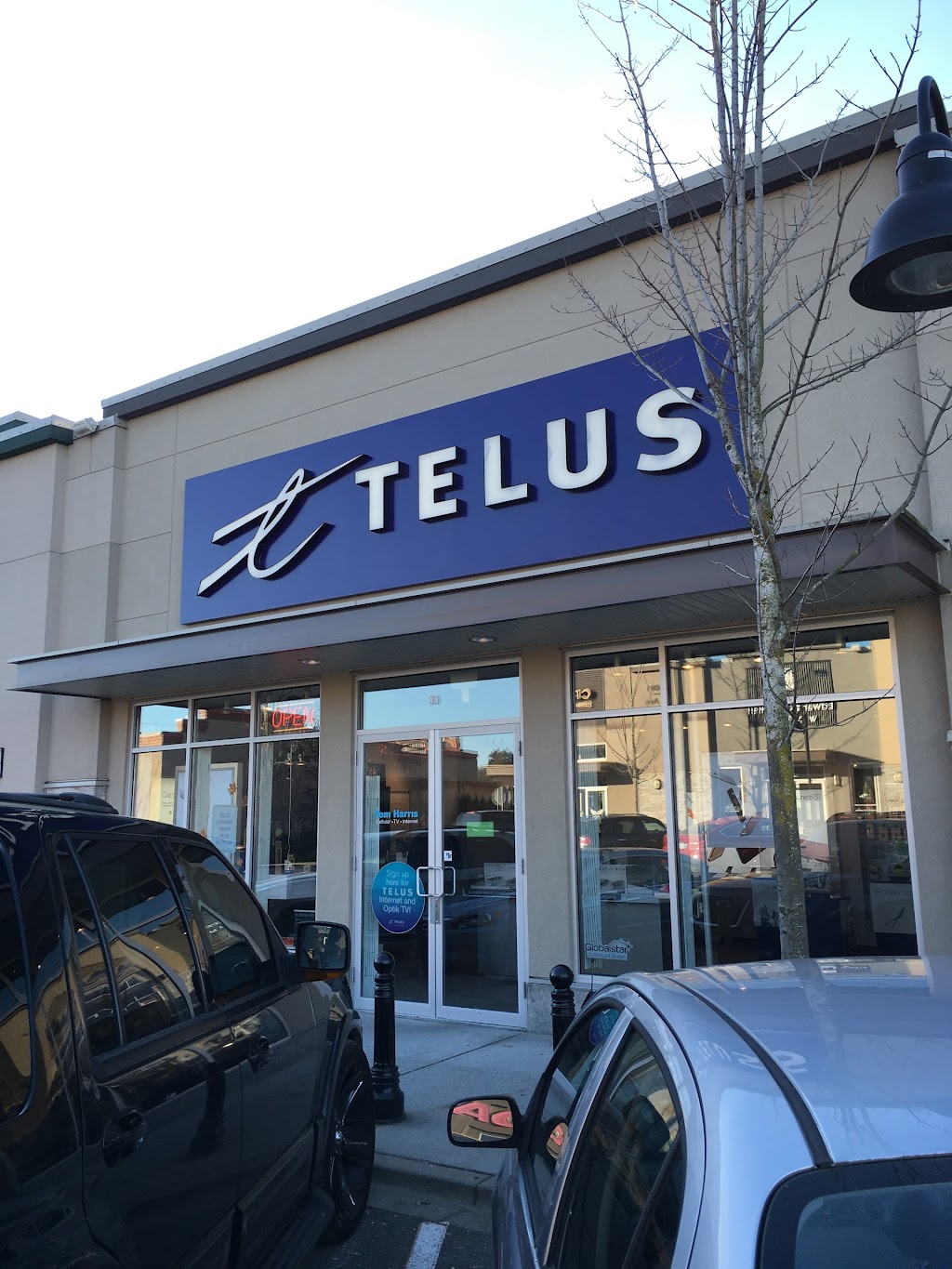 Tom Harris TELUS & Koodo Store | 16041 24 Ave #30, Surrey, BC V3Z 9H7, Canada | Phone: (604) 538-2902