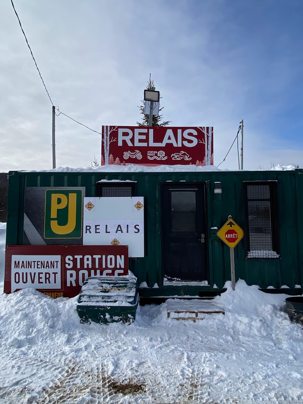 Station Rouge | 13651 Route 117 N, Rivière-Rouge, QC J0T 1T0, Canada | Phone: (819) 275-5959