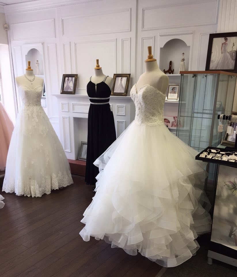 Bridal Fashion Fraire | 8108 Yonge St unit 3-4, Thornhill, ON L4J 1W4, Canada | Phone: (905) 709-1680