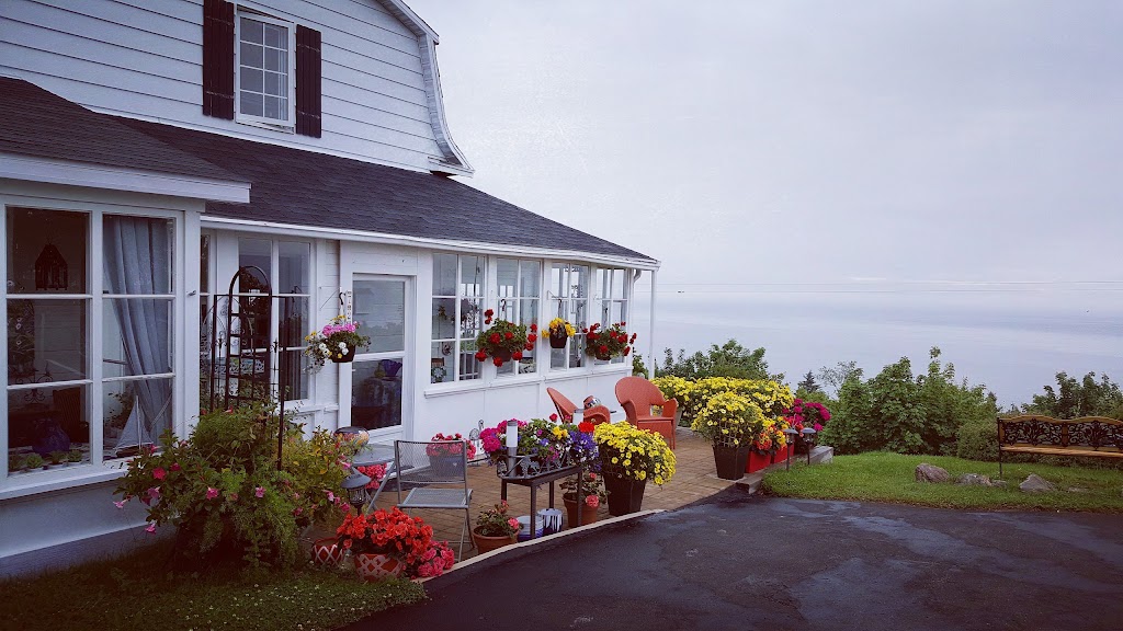 La Maison Victoria | 726 Rue St Raphaël, La Malbaie, QC G0T 1B0, Canada | Phone: (418) 665-1022