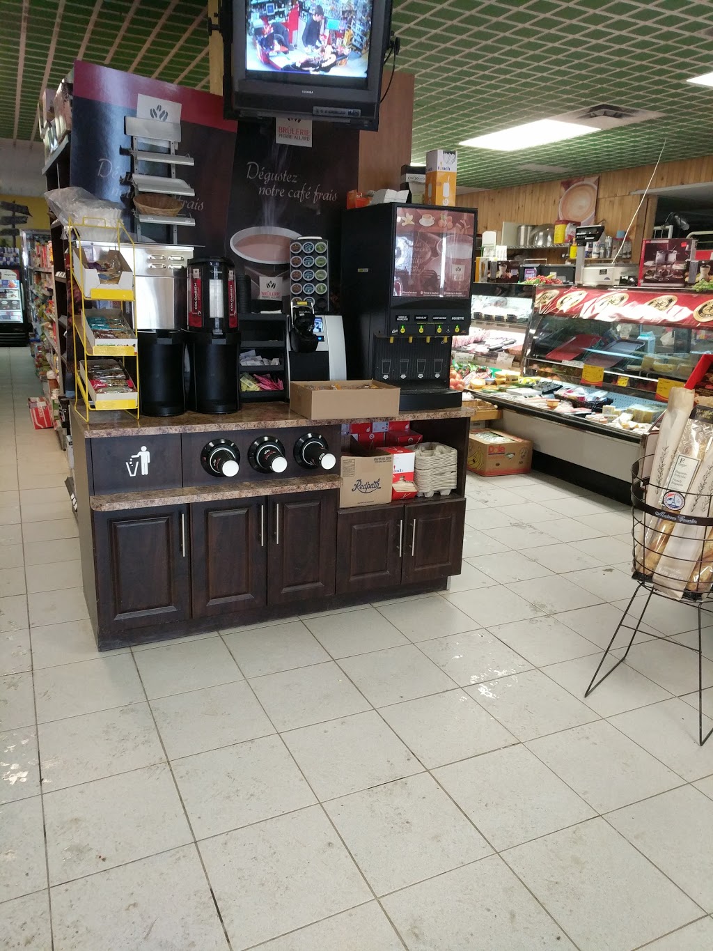 Marché Monchoix | 6 Chemin des Lilas, Sainte-Anne-des-Lacs, QC J0R 1B0, Canada | Phone: (450) 224-5335