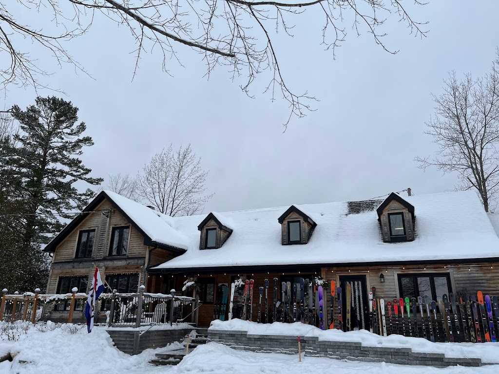 Camp Base Le Pied Sportif | 2387 Chem. du Parc, Orford, QC J1X 7A2, Canada | Phone: (819) 843-4434