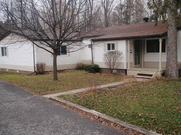 Woodland Court Rentals | 5401 Bank St #1026, Gloucester, ON K1X 1G9, Canada | Phone: (613) 425-4000